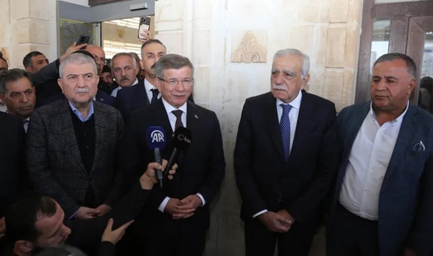 Ahmet Davutoğlu, Mardin’de Ahmet Türk ile bir araya geldi